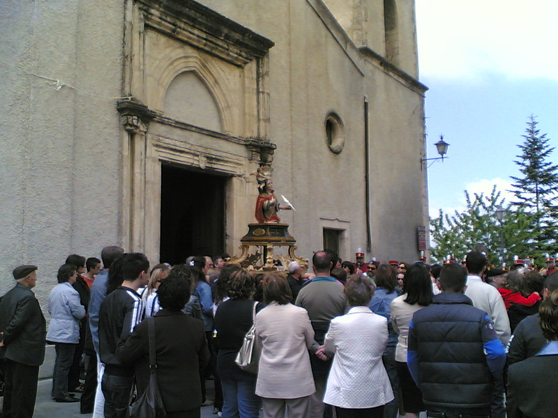 l'uscita di san Geniale per la processione.jpg